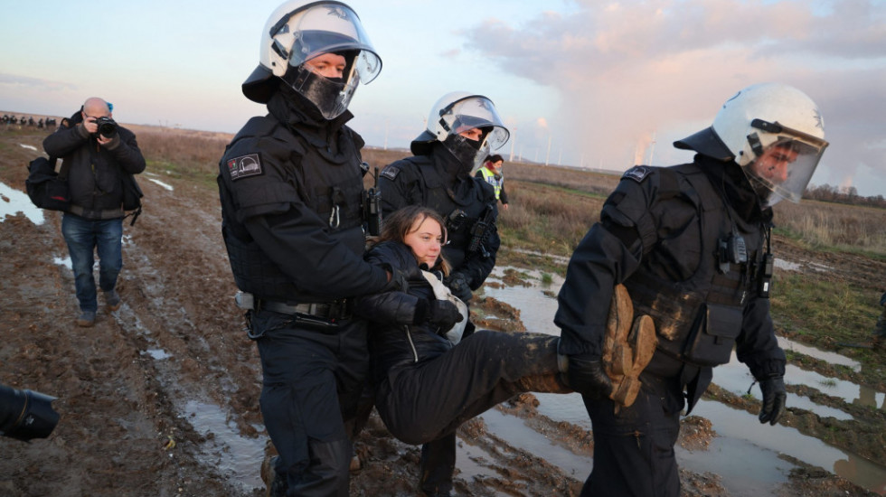 Nemačka policija privela Gretu Tunberg tokom protesta protiv rudnika uglja