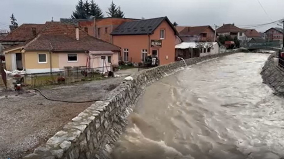 Vanredna situacija u Prijepolju i Sjenici, poplavljene desetine objekata