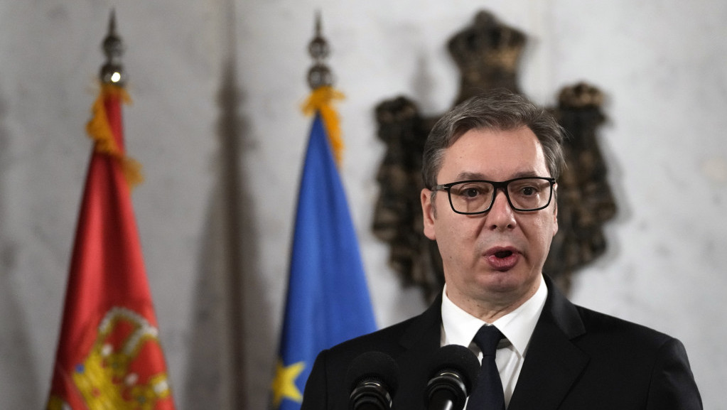 Nakon izjave Glišića da je Vučić spreman da se povuče, predsedniku SNS podrška od funkcionera, poslanika i odbora
