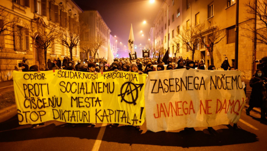 Demonstranti ispred Centra Rog u Ljubljani napali policiju