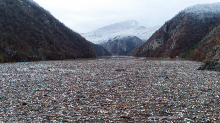 Sezona smeća na Balkanu: Drina postala plutajuća deponija