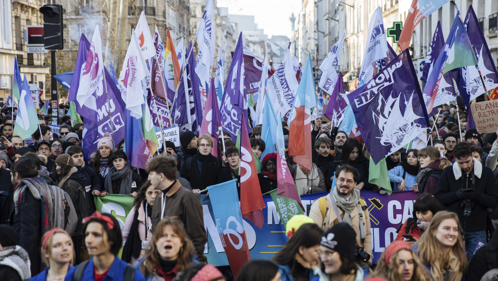 I omladinske organizacije protestovale protiv penzione reforme u Francuskoj, policija tvrdi da je uhapsila šest osoba