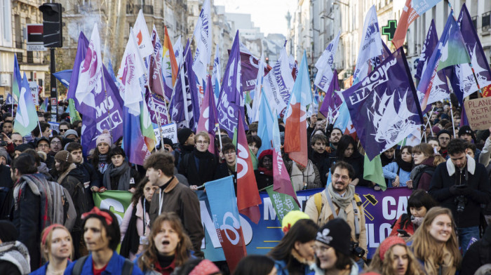 I omladinske organizacije protestovale protiv penzione reforme u Francuskoj, policija tvrdi da je uhapsila šest osoba