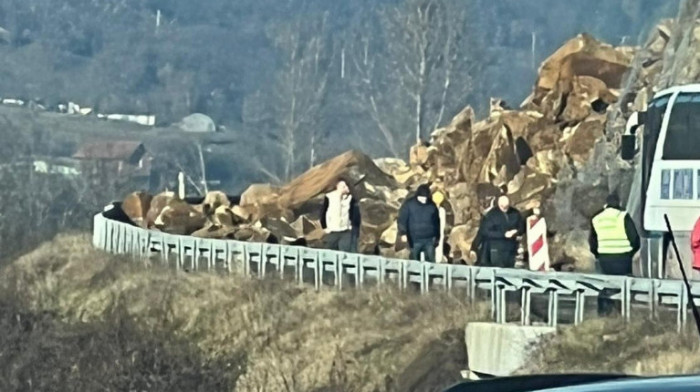 Odron na putu Raška-Kosovska Mitrovica, saobraćaj potpuno obustavljen