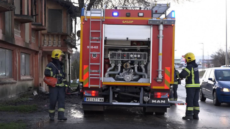 Veliki požar u Petrovaradinu, pronađena tela dvojice muškaraca