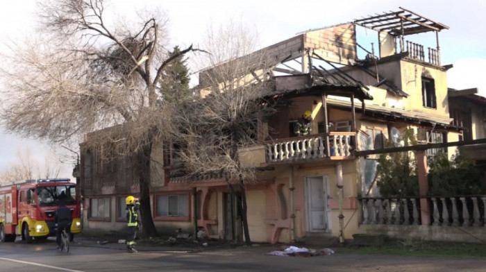 Veliki požar u Petrovaradinu, pronađena tela dvojice muškaraca