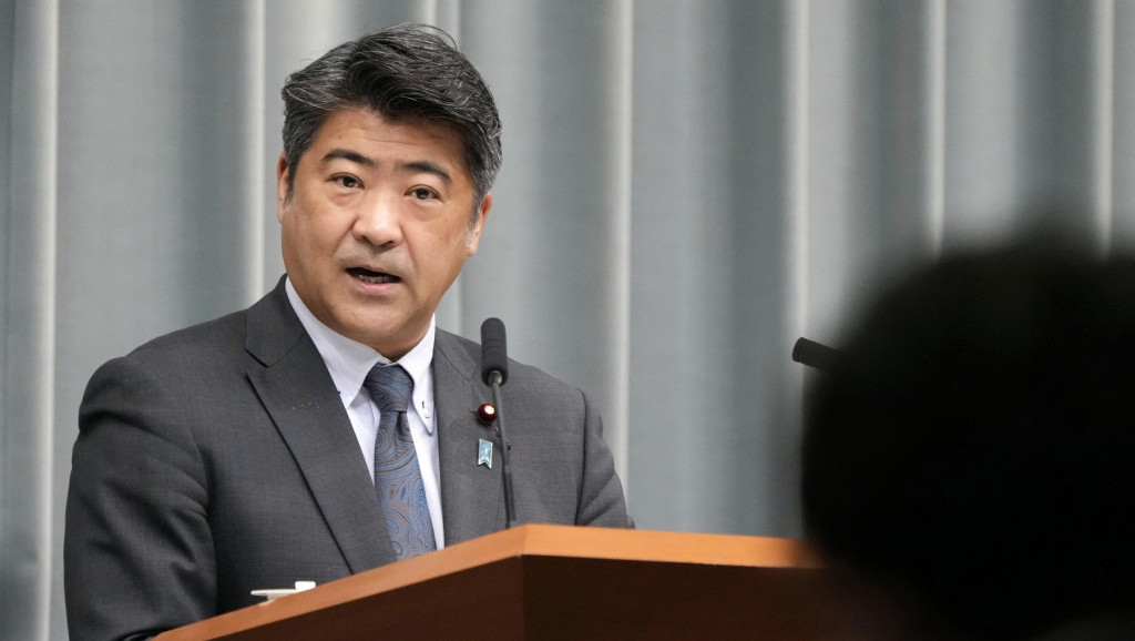 Pomoćnik japanskog premijera se izvinio zbog držanja ruku u džepovima u SAD: Majka mu rekla da ga se stidi