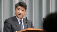 Pomoćnik japanskog premijera se izvinio zbog držanja ruku u džepovima u SAD: Majka mu rekla da ga se stidi