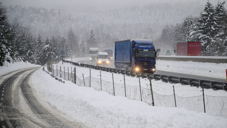 Sneg u Sloveniji oborio više od 160 stabala, delovi zemlje i dalje bez struje