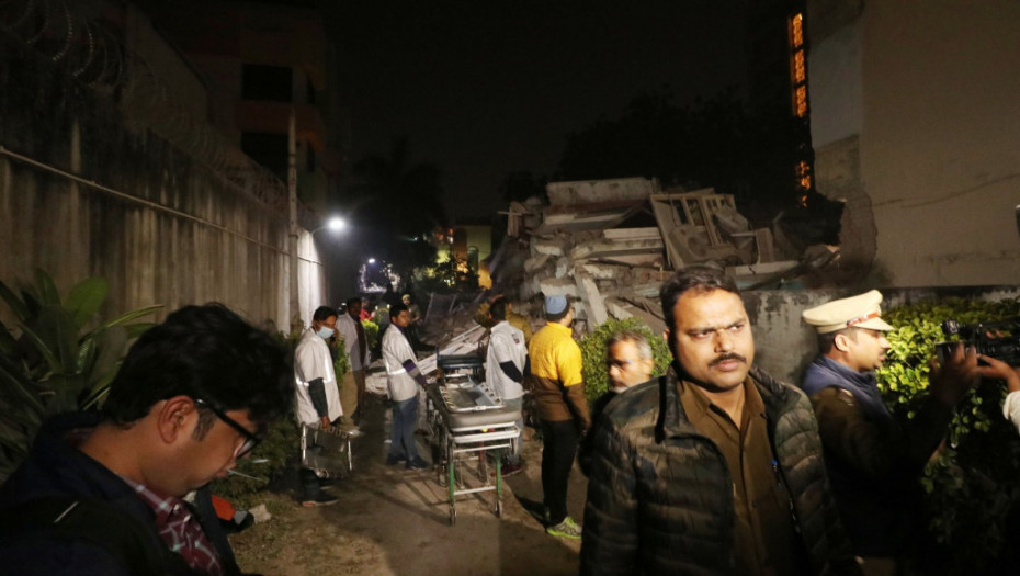 Srušila se zgrada u Indiji, strahuje se da je 12 ljudi ostalo zatrpano