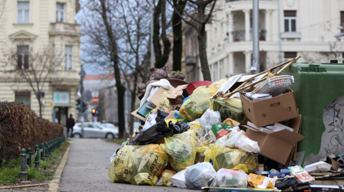 Radnici Čistoće u Zagrebu prekidaju štrajk posle tri dana: Grad zatrpan smećem