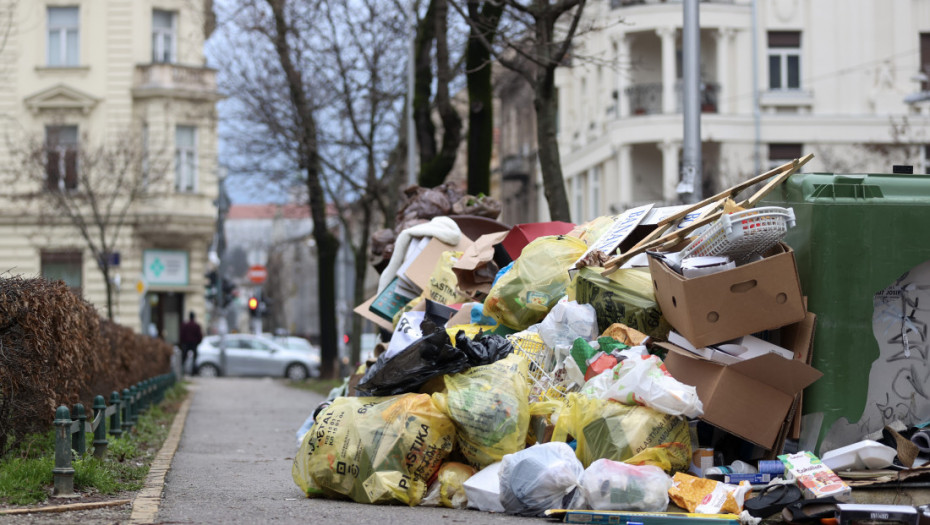 Radnici Čistoće u Zagrebu prekidaju štrajk posle tri dana: Grad zatrpan smećem