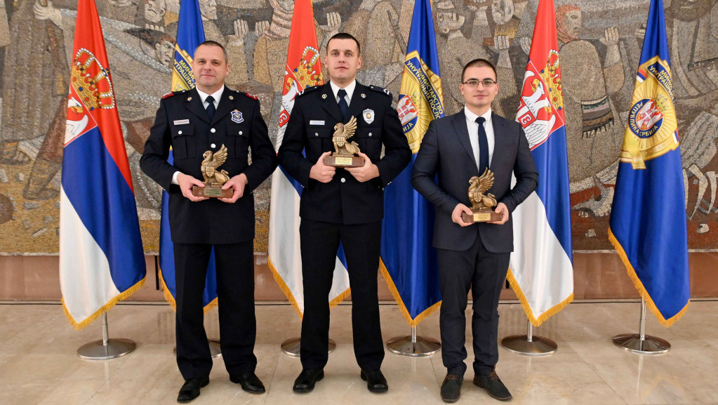Gašić uručio nagrade najhrabrijem i najposvećenijem policijskom službeniku