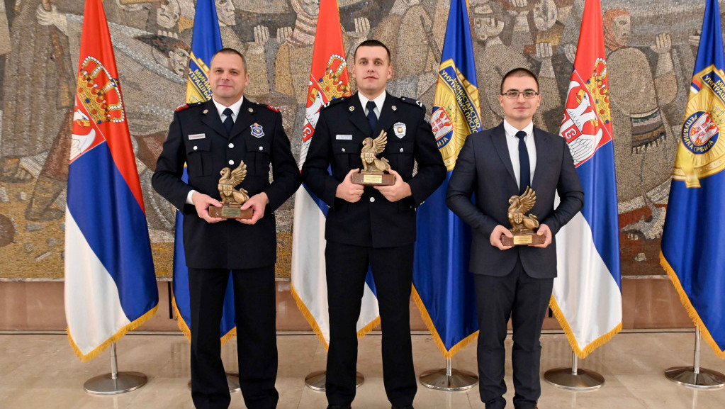 Gašić uručio nagrade najhrabrijem i najposvećenijem policijskom službeniku