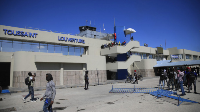 Francuska organizuje čarter letove sa Haitija za svoje "najugroženije" državljane