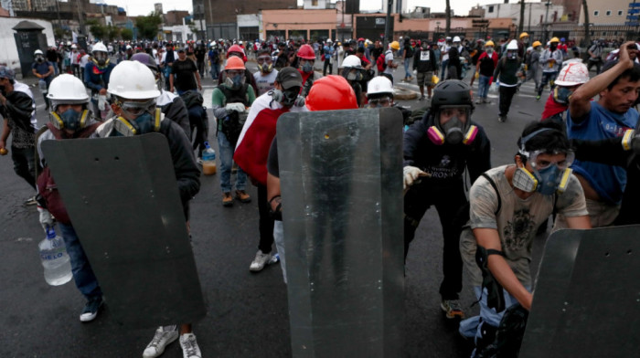 Ne smiruju se neredi u Peruu: U sukobu policije i demonstranata, ima mrtvih i povređenih