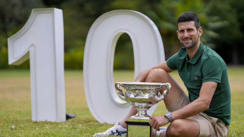 Novak pozirao i družio se sa medijima: Mnogo sam želeo da osvojim trofej, nikad nisam imao veću podršku
