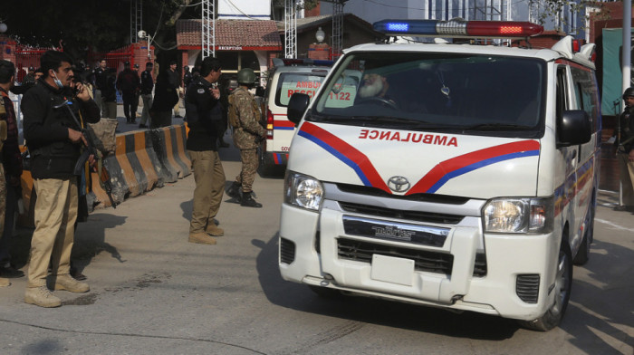 Raste broj žrtava bombaša samoubice u Pakistanu: U džamiji najmanje 87 poginulih, desetine ranjenih