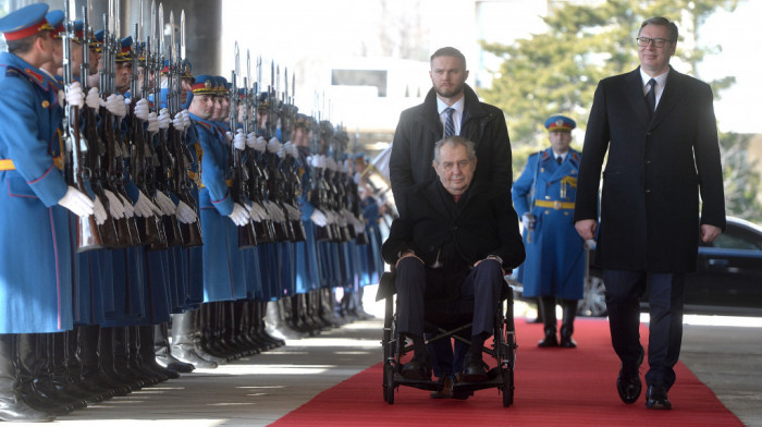 Vučić svečano dočekao predsednika Češke Miloša Zemana ispred Palate Srbija