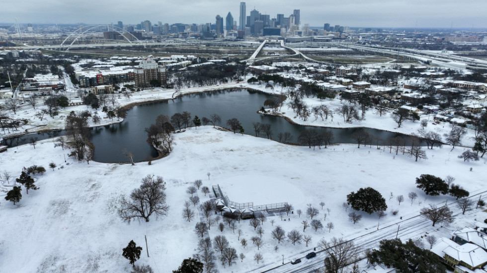 Dve osobe poginule zbog ledene oluje u Teksasu, otkazano više od 1.700 letova