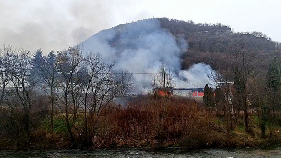Ugašen požar u užičkom naselju Turica, vatrogasci i dalje dežuraju na terenu