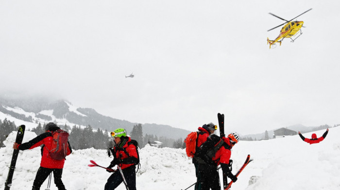 U lavinama u austrijskim i švajcarskim Alpima poginulo deset osoba