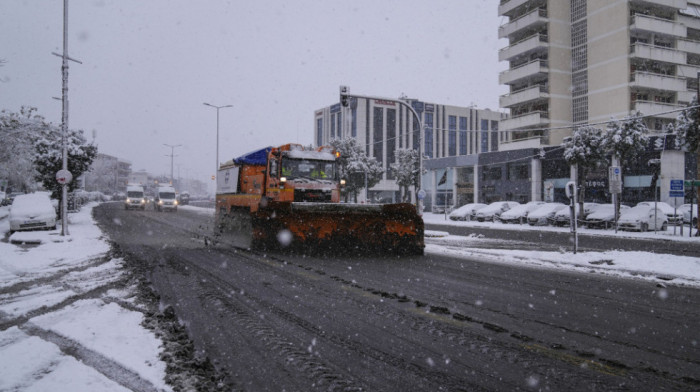 Snežna oluja zahvatila Grčku: Zatvoreni putevi oko Atine, Evije i Viotije