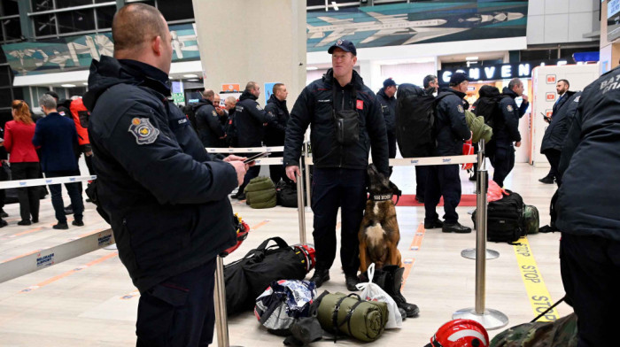 Spasilački timovi iz Srbije krenuli u Tursku, građani ih na aerodromu ispratili aplauzima (VIDEO)