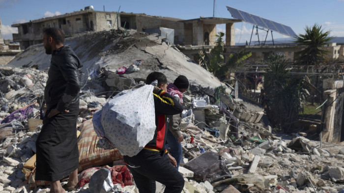 Posle zemljotresa, na razoreni teren stupila politika: Pomoć do Sirije teško stiže, počeo "ping-pong u izjavama"