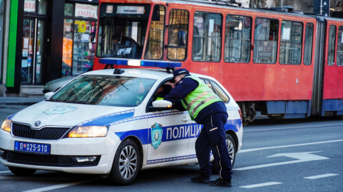 Muškarac star oko 30 godina teško povređen kada ga je udario tramvaj