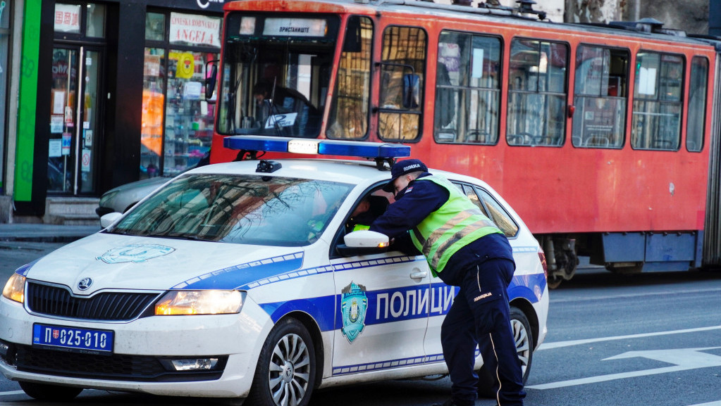 Muškarac star oko 30 godina teško povređen kada ga je udario tramvaj