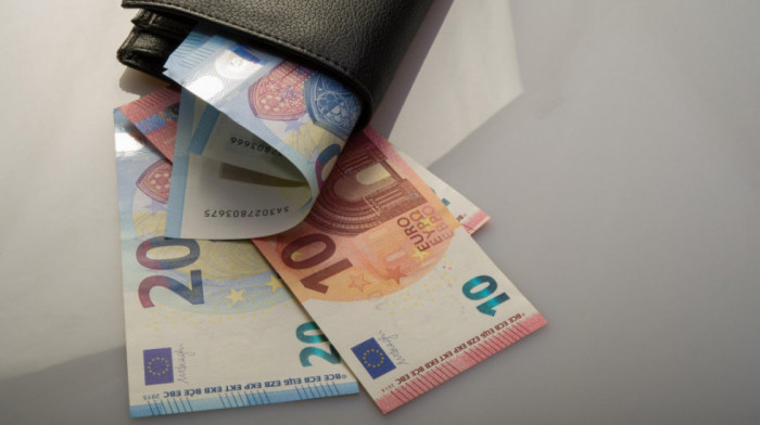 Vrednost prosečne plate u Republici Srpskoj u oktobru bila oko 725 evra