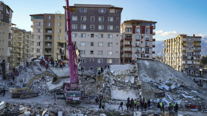 Vlada Srbije pokrenula SMS donacije za pogođene zemljotresom u Turskoj, cena poruke 200 dinara