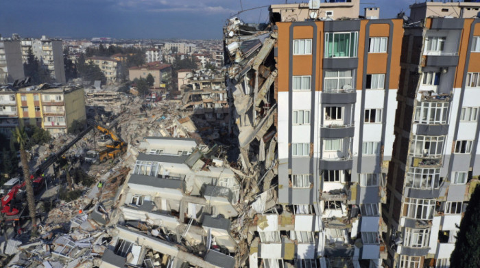 Godinu dana od zemljotresa u Turskoj: Stanovništvo i dalje živi u kontejnerima, dok poverenje Erdoganu ipak ne slabi