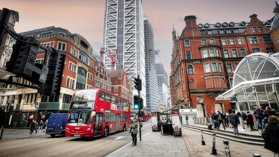 Vozači autobusa u Londonu prekinuli štrajk, plate veće 18 odsto