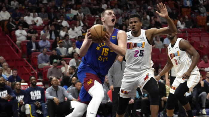 Jokić doveo Denver do 40. pobede u sezoni, dve asistencije delile su ga do novog tripl-dabla u Majamiju