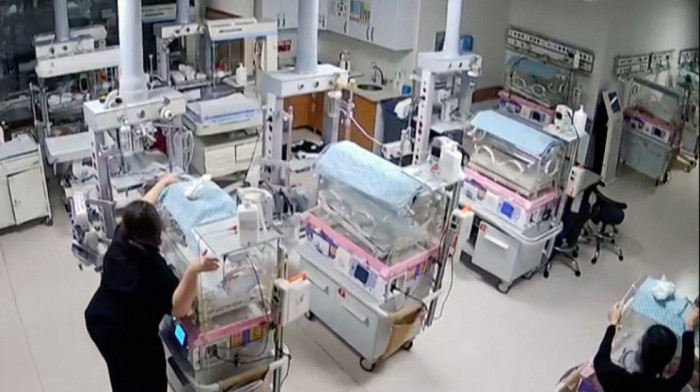 Trenutak zemljotresa u turskoj bolnici: Hrabre medicinske sestre žure da spasu bebe u inkubatorima