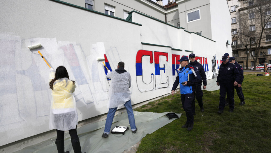 Građani prekrečili grafit "Kada se vojska na Kosovo vrati", Todorović: Učesnicima akcije pisane kazne
