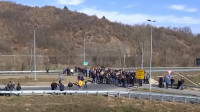 Građani blokirali petlju u Pakovraću: Nezadovoljni eksproprijacijom zemljišta za deonicu puta Miloš Veliki