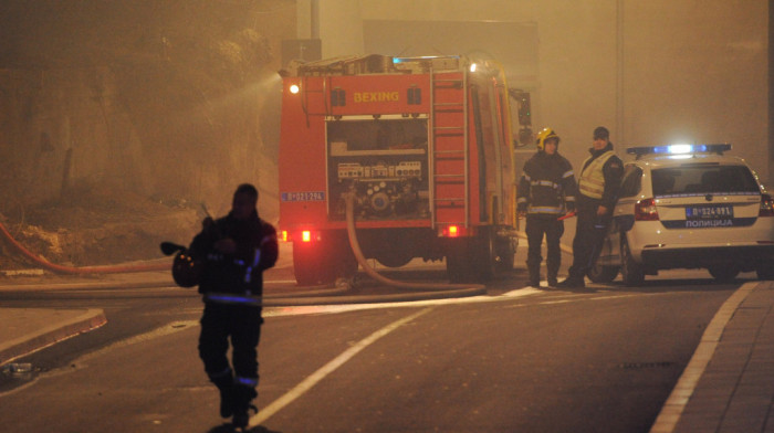 Lokalizovan požar u barakama u Ustaničkoj ulici u Beogradu