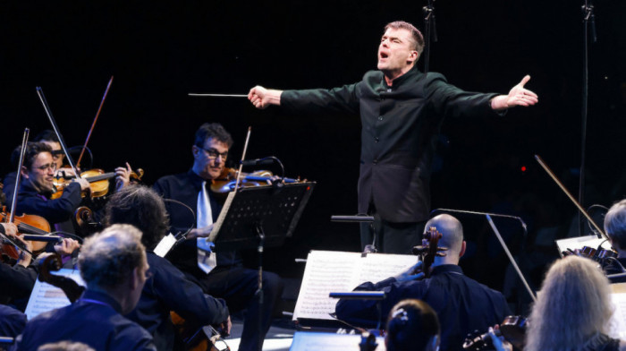 Reditelj Aleksandar Nikolić: Operom "Toska" uz filharmoniju Kolarac pretvaramo u pozorište