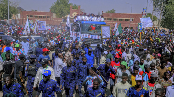 Naoružani napadači ubili osam policajaca uoči predsedničkih izbora u NIgeriji