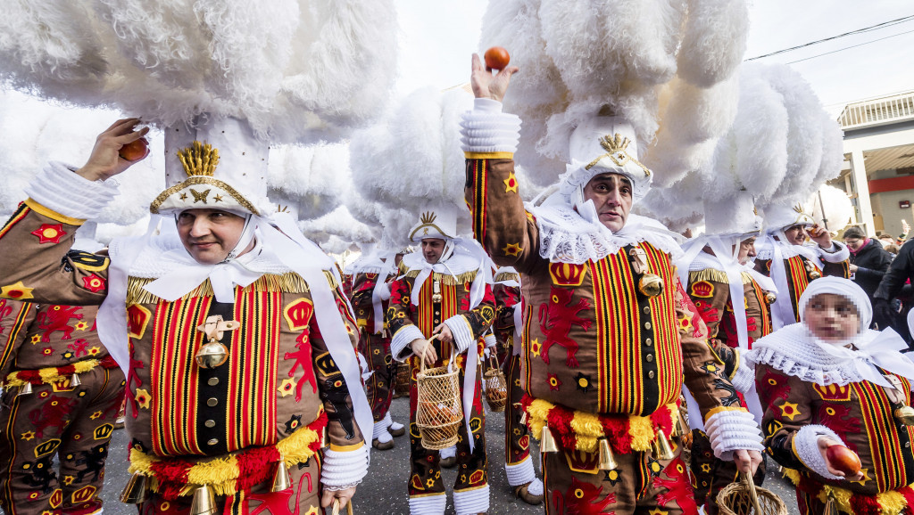 Tradicija duga 800 godina: U belgijskom Benšu zimu terali pomorandžama i bubnjevima