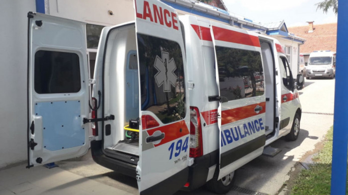 Tri policajca lakše povređena tokom intervencije zbog tuče u MIrijevu