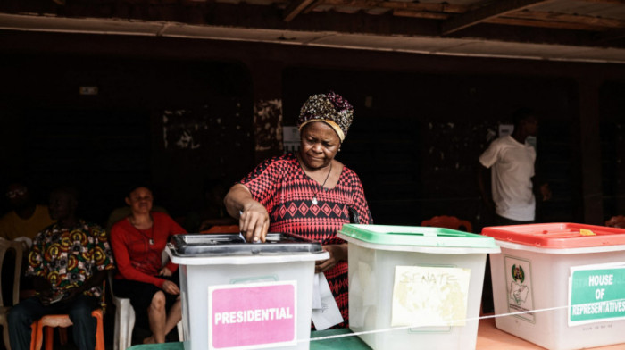 Nigerija izašla na izbore, biraju novog predsednika i parlament