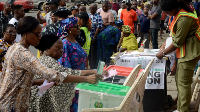 Glasanje u pojedinim regionima Nigerije nastavljeno i danas: "Ceo proces je totalni haos"