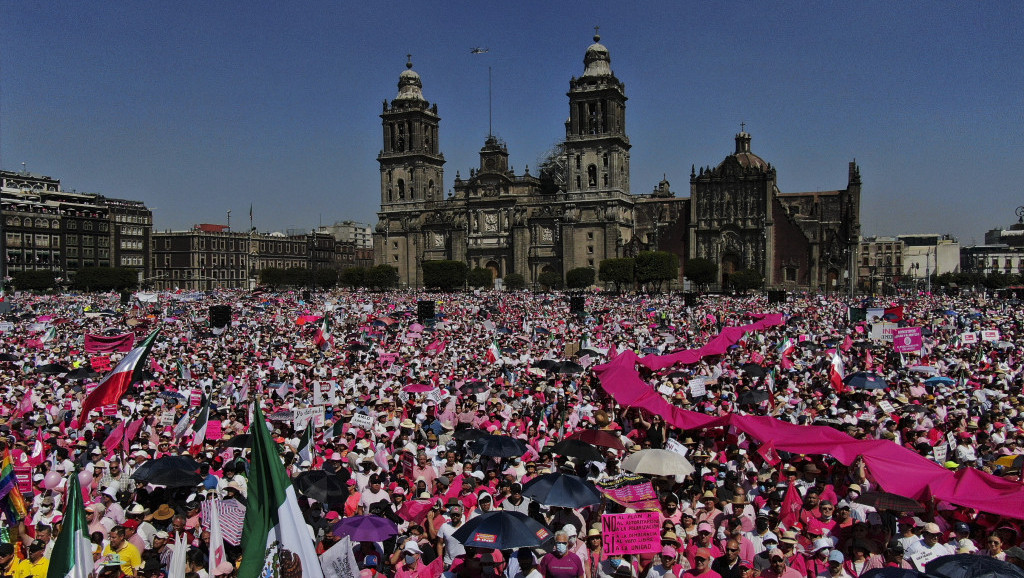 Veliki protesti protiv predsednika Obradora i reforme kontrole izbornog procesa u Meksiku