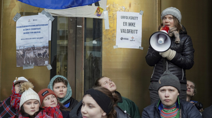 Protest protiv vetroturbina: Greta Tunberg i aktivisti blokirali ulaz u norveško ministarstvo energetike