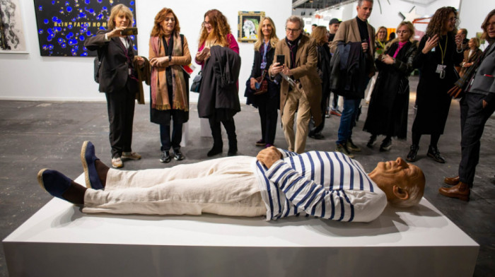 "Ovde je umro Pikaso": Predstavljena skulptura beživotnog tela slavnog slikara kao kritika "selfi kulture"