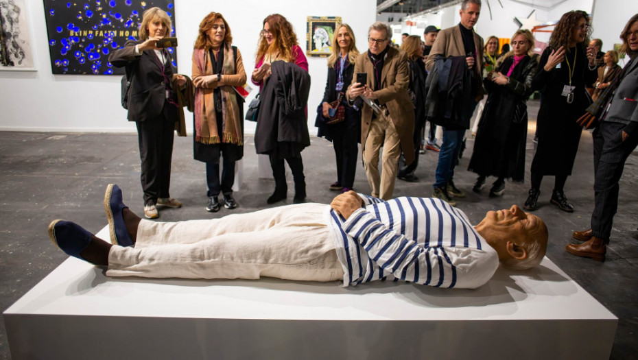 "Ovde je umro Pikaso": Predstavljena skulptura beživotnog tela slavnog slikara kao kritika "selfi kulture"